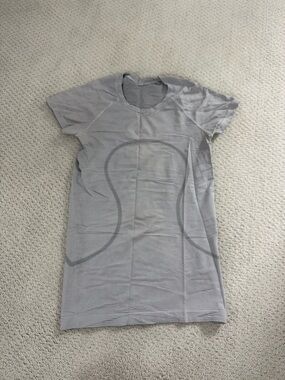 lululemon athletica Women's Short Sleeve Striped Tee in Light Gray and White
